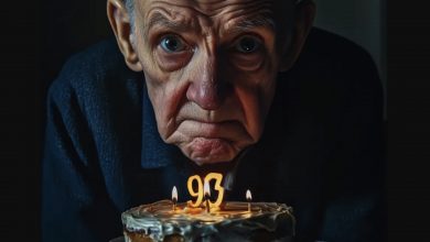 Photo of A 93-Year-Old Man Invites His Family to His Birthday Celebration, but the Only Guest Who Appears Is a Stranger