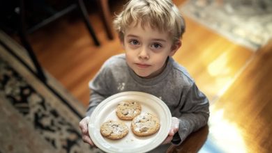 Photo of My Son Went to Our Neighbor’s House Every Day ‘To Cook’ – One Day, I Decided to Check and Ended Up Calling the Police