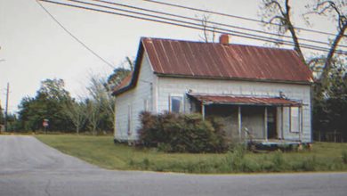 Photo of A Neighbor Ridicules a Poor Woman for the Dirty Appearance of Her Home but Regrets It After Stepping Inside