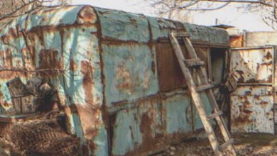 Photo of The wife of a millionaire discovers that her husband visits an old metal hut every day and once notices a stroller nearby