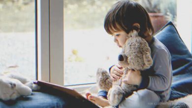 Photo of A woman brought toys to a foster care center and met a boy who looked exactly like her late husband