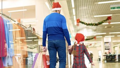 Photo of My father missed my birthday dinner to take his stepdaughter to the mall to see Sant