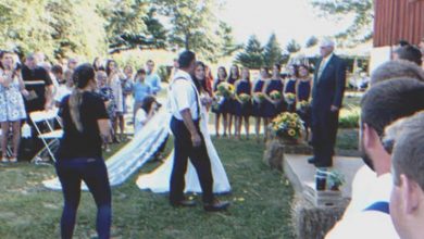 Photo of A bride throws a homeless man out of her wedding, but allows him to remain after he sings a song her late father once performed for her