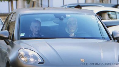 Photo of A man forces his elderly mother-in-law out of his home, only for her to return the next day in his boss’s car