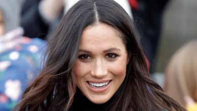 Photo of Meghan Markle was seen leaving a private jet, sparking chatter over her reportedly “swollen” ankles