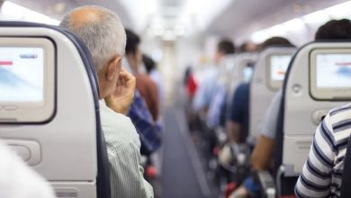 Photo of A conceited passenger deliberately leaned his seat back right in my face—and I quickly retaliated, forcing him to back off in a hurry