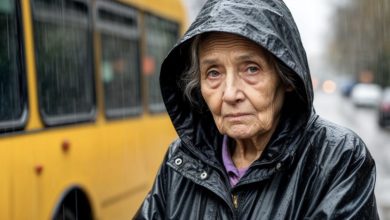 Photo of The bus driver kicked out an 80-year-old woman who hadn’t paid for her ticket. She replied with just a couple of words.