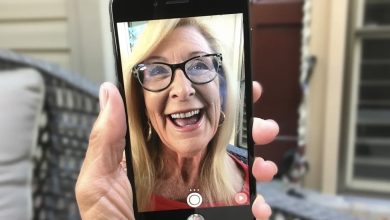 Photo of I set up a Tinder profile for my lonely mom—and instantly regretted it when I saw who was messaging her