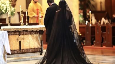 Photo of My bride walked down the aisle in a black gown—and when I learned her reason, it turned my world upside down