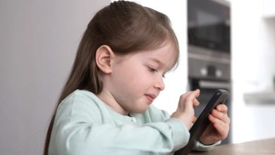 Photo of When my five-year-old granddaughter phoned me, telling me her mom was only pretending she wasn’t scared, I raced over—and what I found left me utterly speechless