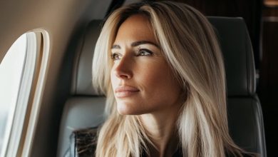 Photo of I caught a woman having a mysterious conversation on the flight—when I got home, what I discovered left me utterly stunned