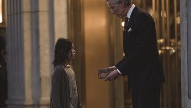 Photo of A nine-year-old homeless girl stumbled upon a wallet bulging with cash—and when it emerged that it belonged to a prominent lawyer, his reaction left everyone astonished.