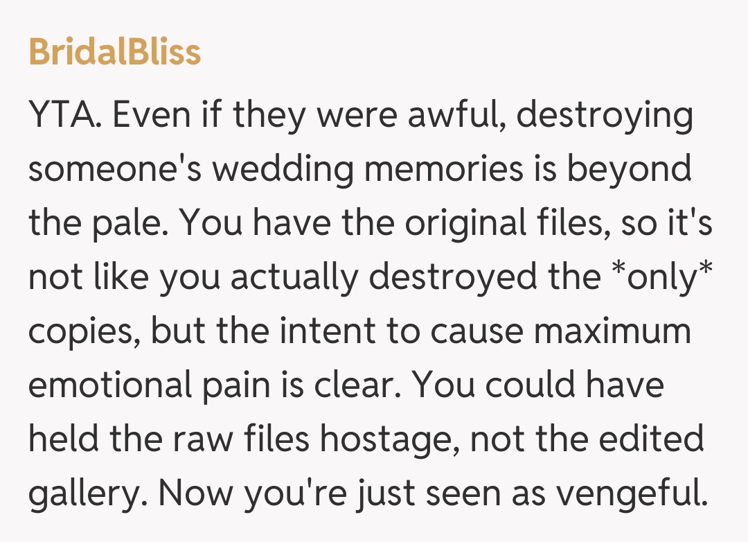 Comentariu de la BridalBliss