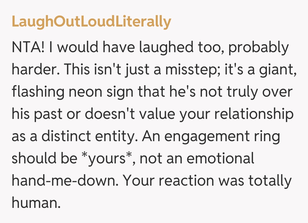 Comentariu de la LaughOutLoudLiterally