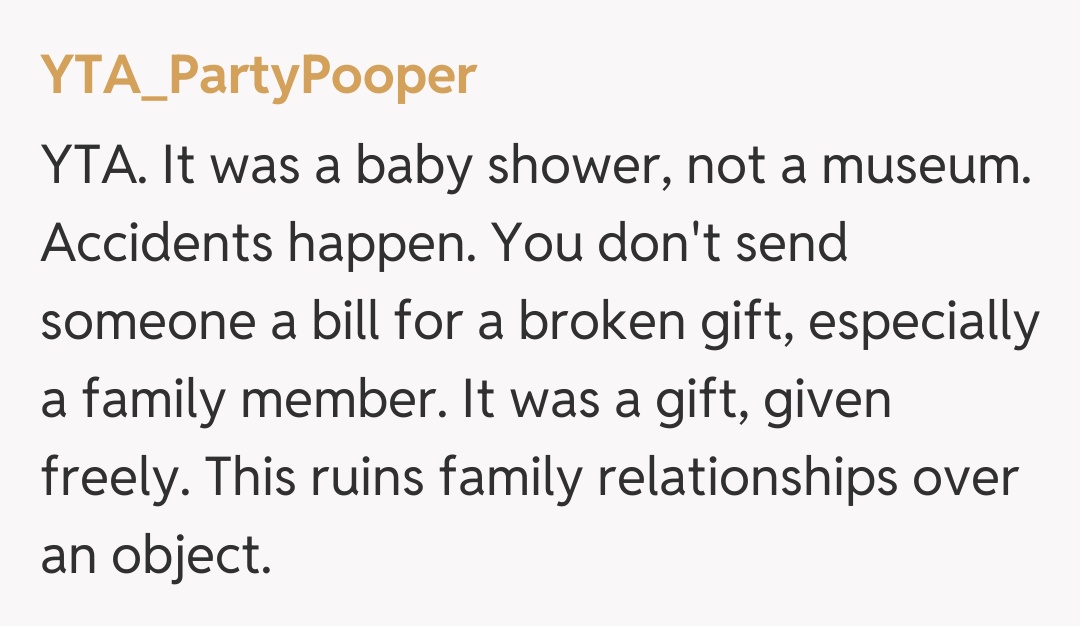 Comentariu de la YTA_PartyPooper