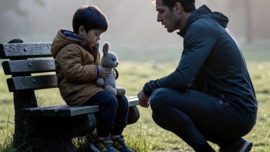 Photo of “A Jogger Noticed a Quiet Boy on a Park Bench—What He Discovered Changed Two Lives Forever”