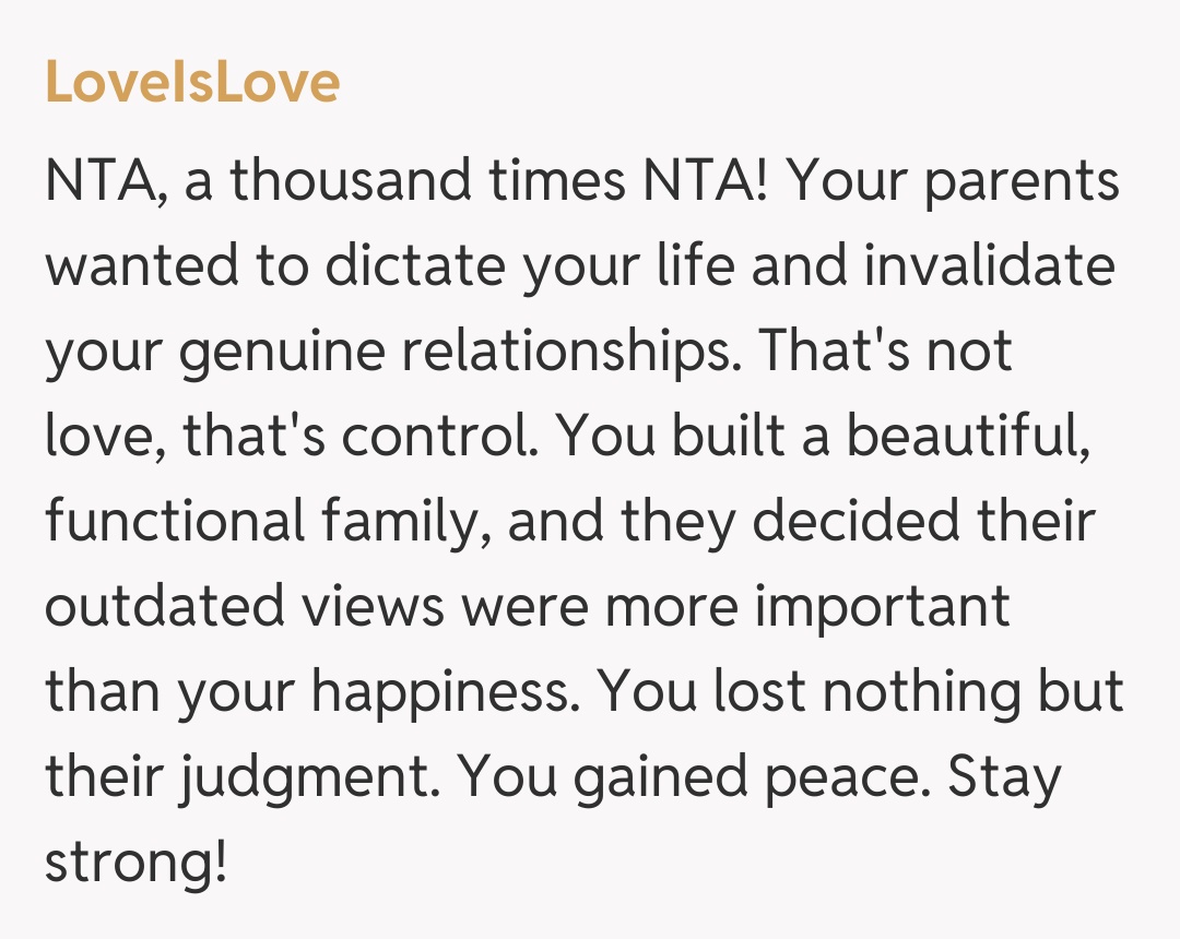 Comentariu de la LoveIsLove