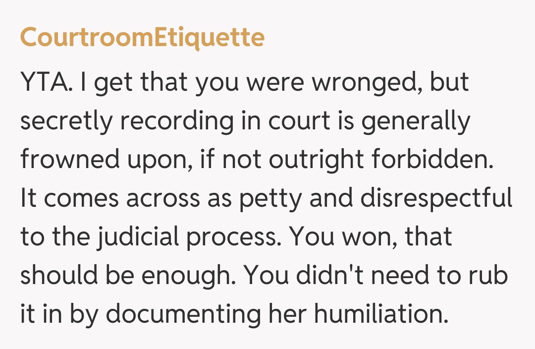 Comentariu de la CourtroomEtiquette