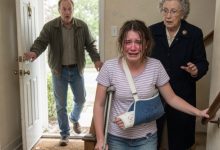 Photo of Dad Chose My Mother’s Sister Over Me After Mom Passed Away—Until Grandma’s Strange Wedding Present Made Him Finally See What Was Happening In Our House