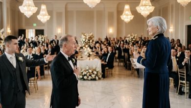 Photo of Her Family Cast Her Out for 21 Years—Then an Entire Ballroom Rose to Honor Her