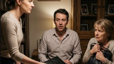 Photo of He Chose His Mother Over His Family—Until One Folder Destroyed Every Lie
