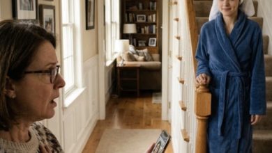 Photo of She Answered My Door—At The Exact Moment Her Twin Appeared 5,000 Miles Away