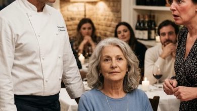 Photo of A Stranger Tried to Shame My Mom in a Restaurant—Until the Chef Changed Everything