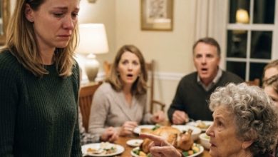 Photo of Dad Slid Me $50 to “Buy a New Mop”—Then Grandma Silenced the Entire Thanksgiving Table