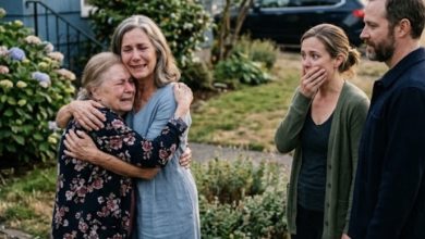 Photo of My Mom Said They Went “Dancing” Every Thursday—Then I Followed Them to a Blue House and Saw Who Was Waiting Inside