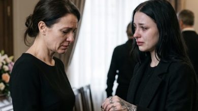 Photo of I Never Understood Why My Mom Befriended a Young Goth Woman—Until She Gave Me a Mysterious Key After Mom’s Funeral