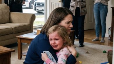 Photo of My Mom Called the Police on My 5-Year-Old While I Was Away—One Week Later, She Was the One Screaming