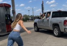 Photo of He Abandoned Me at a Gas Station for Views—5 Years Later, He Found Me… But I Wasn’t Alone