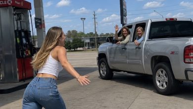 Photo of He Abandoned Me at a Gas Station for Views—5 Years Later, He Found Me… But I Wasn’t Alone