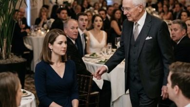 Photo of Dad Told Everyone I Was Just a “Family Friend”—Then the Judge Walked Across the Ballroom and Called Me “Major Hale”