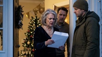 Photo of My Mom Gave Every Grandchild a New Year’s Gift Except My Two Kids—By 6 A.M., Someone Was Knocking at Her Door