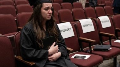 Photo of Four Empty Chairs Waited at My Graduation—Then I Learned the Cruel Lie My Mother Told the Entire Family