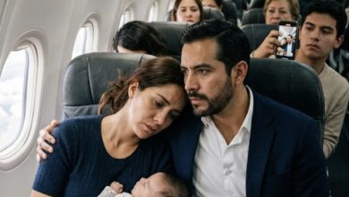 Photo of I Pretended to Be a Stranger’s Wife on a Plane—But When We Landed, My Ex Was Waiting for Me at the Gate