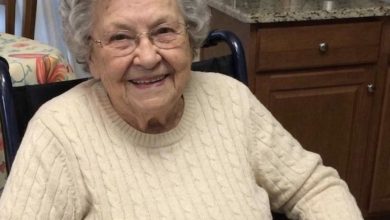 Photo of Grandma Made Me Promise to Open Her Handbag Only After She Died — What I Found Inside Exposed a 23-Year Family Secret
