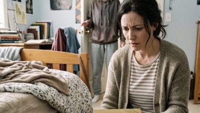 Photo of A Year After My Daughter Disappeared, I Found Letters to the Police Hidden Beneath Her Twin Sister’s Bed