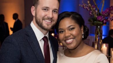 Photo of My Parents Skipped My Wedding Because My Wife “Couldn’t Have Children”—Then They Saw What Was Hidden Under Their Empty Seats