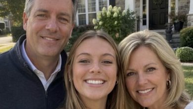 Photo of “My Daughter Stopped Speaking to Her Father the Moment She Walked Through the Door — Then She Turned to Me and Whispered, ‘How Long Have You Known?’”