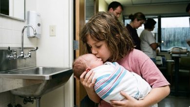 Photo of The Only Photo I Have From the Day My Sister Was Born Hid a Goodbye I Didn’t Understand