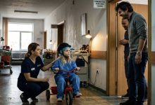 Photo of The Little Girl on the Red Tricycle Pointed at a Hospital Room and Said, “That’s the Man Who Hit Us”