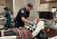 Photo of I Was Lying on an ER Stretcher Under a Christmas Blanket When the Young Woman Who Saved Me Whispered My Family’s Secret