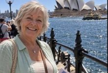 Photo of At 70, I Took My First Trip Overseas Alone. Then a Stranger in Sydney Handed Me a Letter My Daughter Had Hidden for 19 Years.